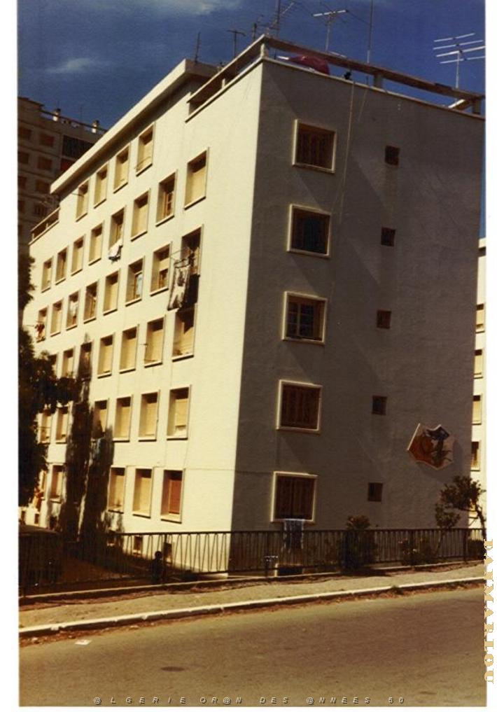 BB 010 CITE JEAN DE LA FONTAINE 1983 BATIMENT C1.JPG